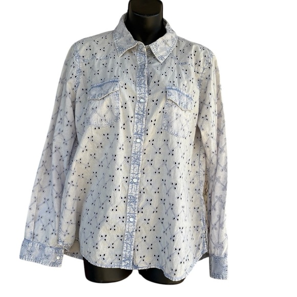 Dylan women’s Jessie Blouse size M light washed blue snap buttons front pockets - Picture 4 of 10